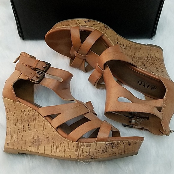 Brown wedge - Picture 3 of 3